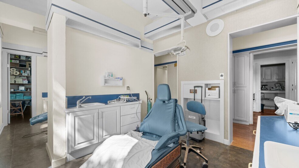 More Photos Of 189 Historic Town Sq, Lancaster Medical For Sale