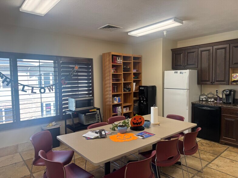 More Photos Of 189 E Fort Union Blvd, Midvale Medical For Sale