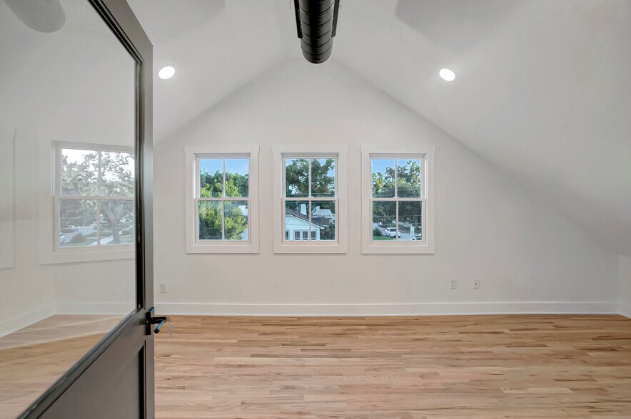 More Photos Of 2111 Cleveland St, Tampa Office For Sale