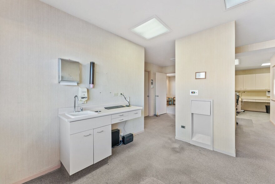 More Photos Of 64 Penny Ln, Watsonville Medical For Sale