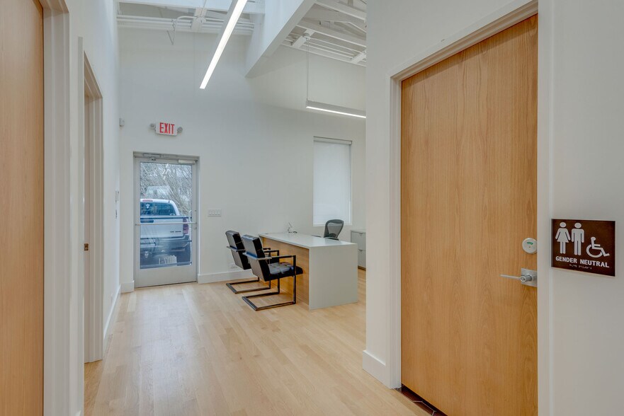 More Photos Of 407 Humphreys St, Nashville Office For Lease