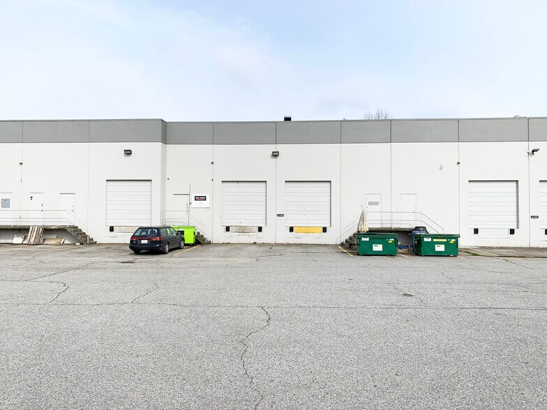 More Photos Of 11120 Bridgeport Rd, Richmond Warehouse For Lease