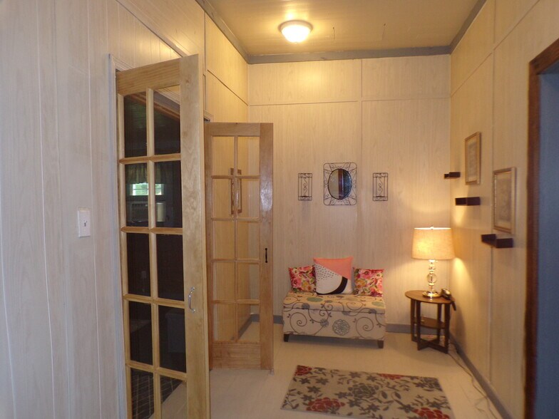 More Photos Of 450 S Oak St, Jackson Storefront Retail Office For Sale