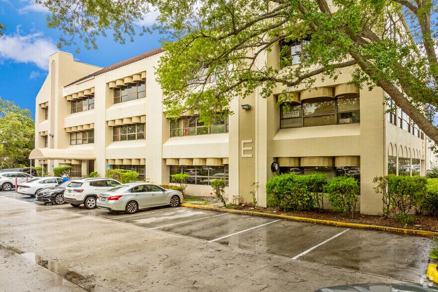 More Photos Of 900 SE Ocean Blvd, Stuart Medical For Lease