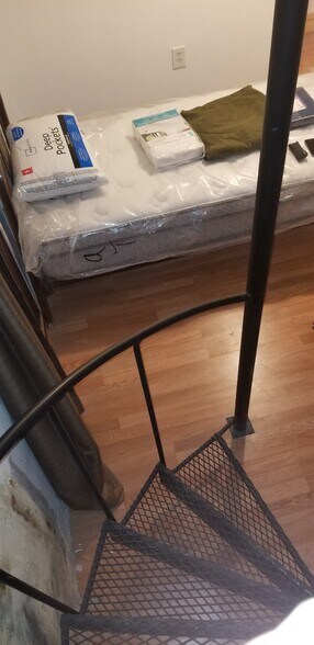 More Photos Of 213 Chase Creek St, Clifton Specialty For Sale