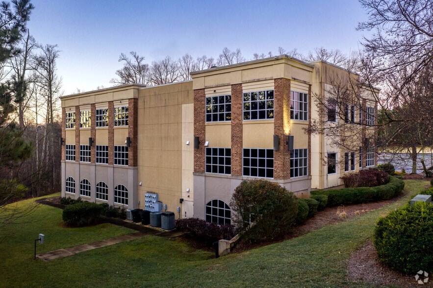 More Photos Of 133 River Park Rd, Mooresville Office For Sale