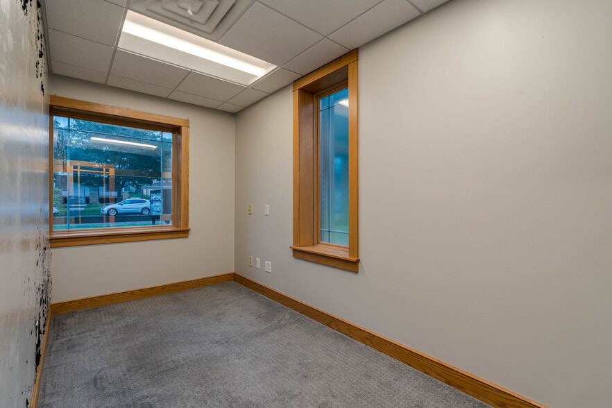 More Photos Of 110 S Broad St, Mankato Office For Lease