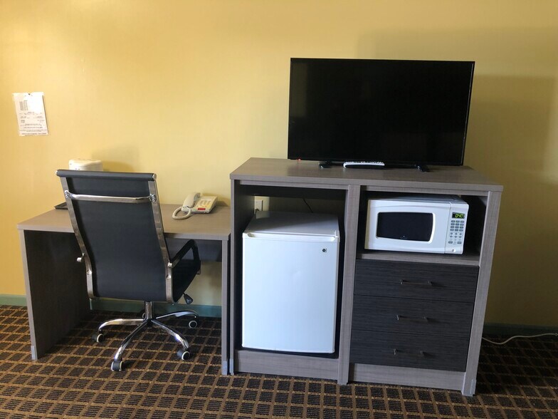 More Photos Of 429 N Broadway St, Hastings Hotel For Sale