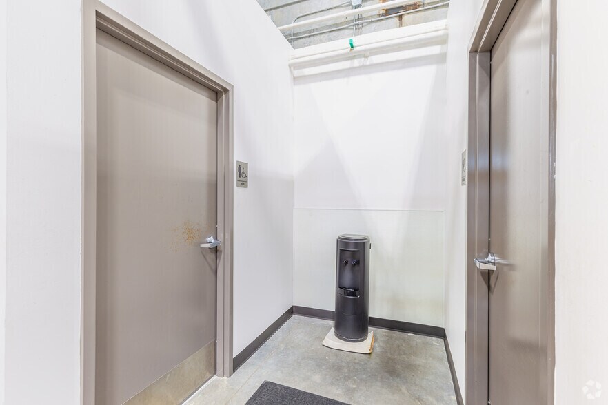 More Photos Of 320 W Centre Park Blvd, DeSoto Warehouse For Sale