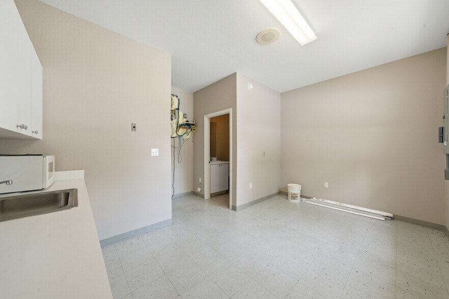 More Photos Of 401 W Interlake Blvd, Lake Placid Office For Sale