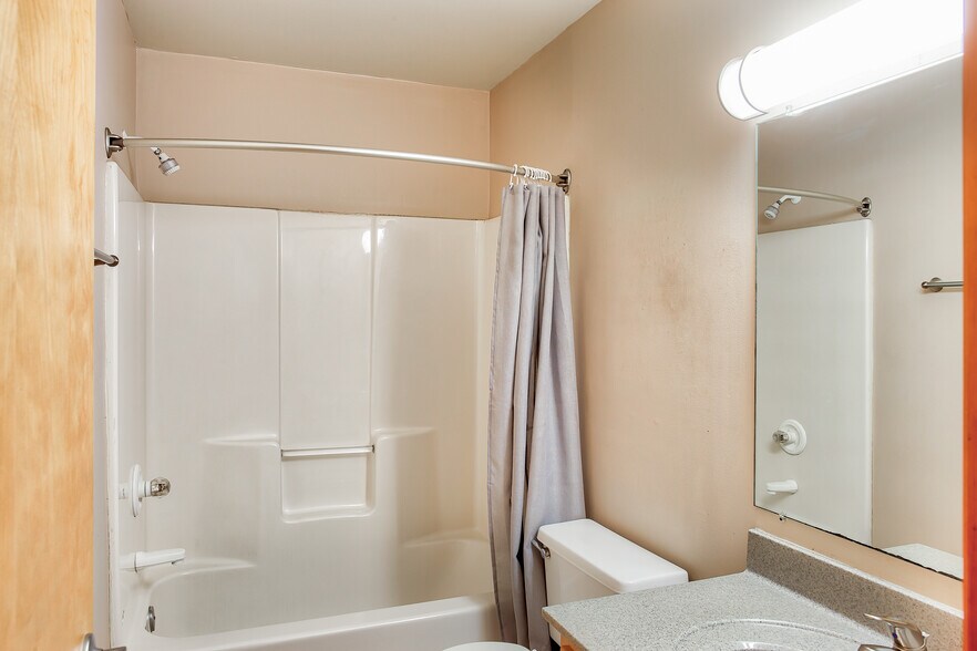 More Photos Of 1533 Arbors Ln, Bloomington Apartments For Sale