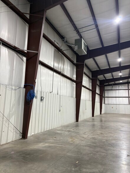 More Photos Of 9708 NW 6th St, Oklahoma City Distribution For Lease