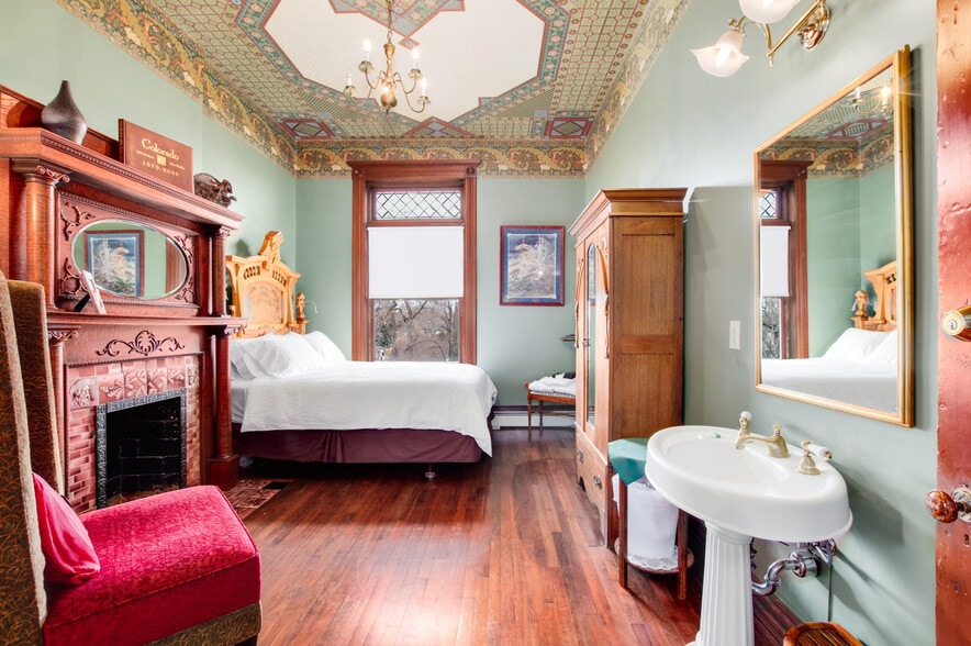 More Photos Of 2555 W 37th Ave, Denver Hospitality For Sale
