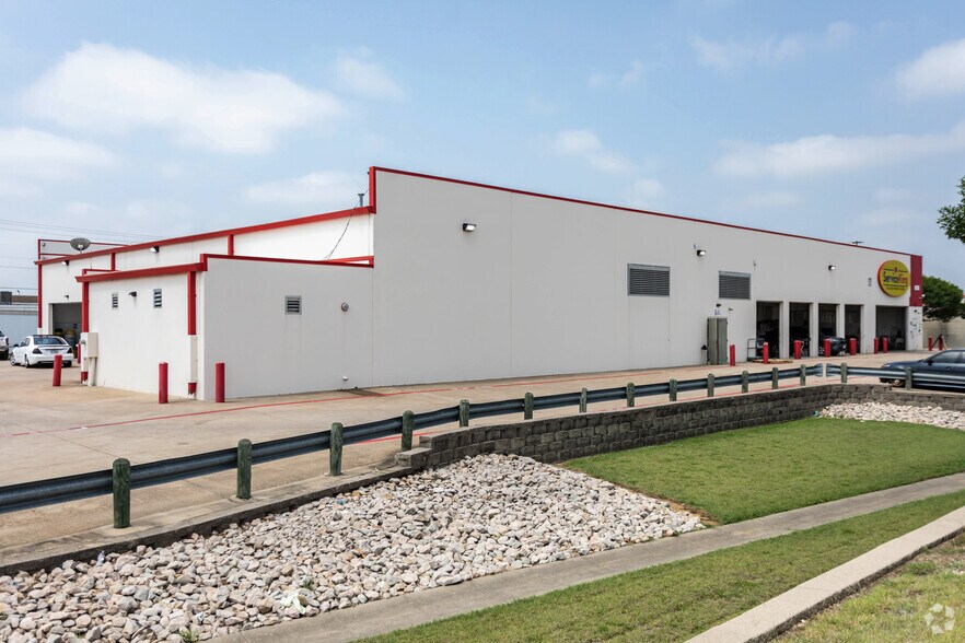 More Photos Of 3021 Eagle Dr, Grand Prairie Auto Repair For Sale