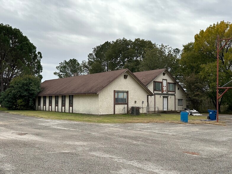 More Photos Of 1505 E Henderson St, Cleburne Office For Sale
