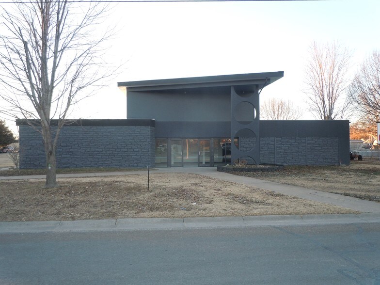 Primary Photo Of 108 SE 6th St, Abilene Specialty For Sale