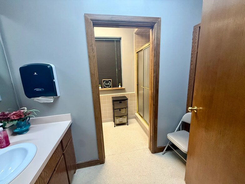 More Photos Of 2017-2019 Heritage Park Dr, Oklahoma City Office For Sale