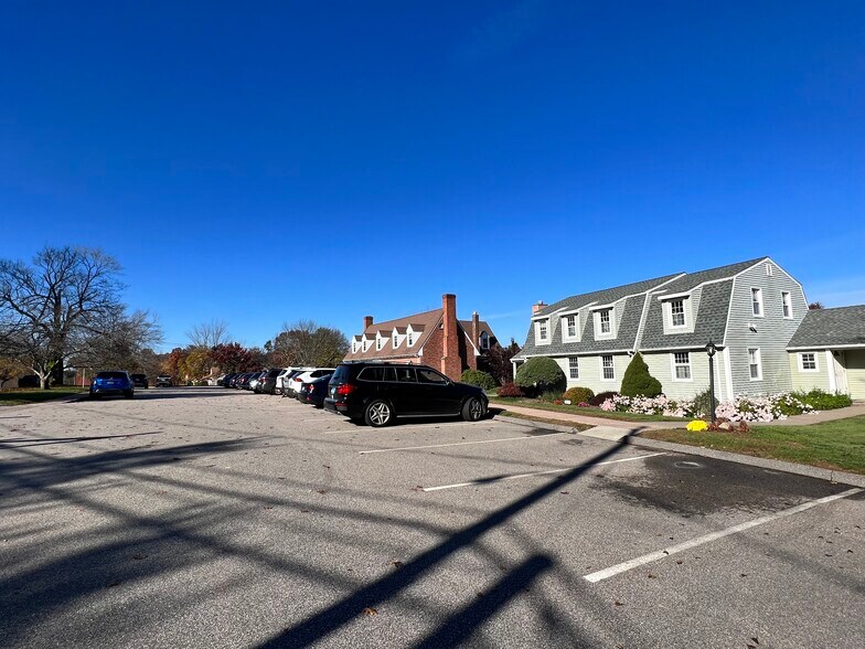 More Photos Of 381 Hubbard St, Glastonbury Loft Creative Space For Lease