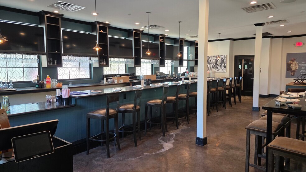 More Photos Of 801 Studewood St, Houston Restaurant For Lease
