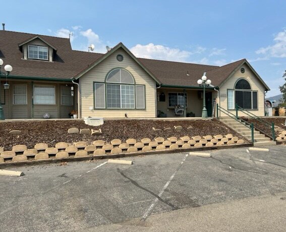 Primary Photo Of 29369 Auberry Rd, Prather Medical For Lease