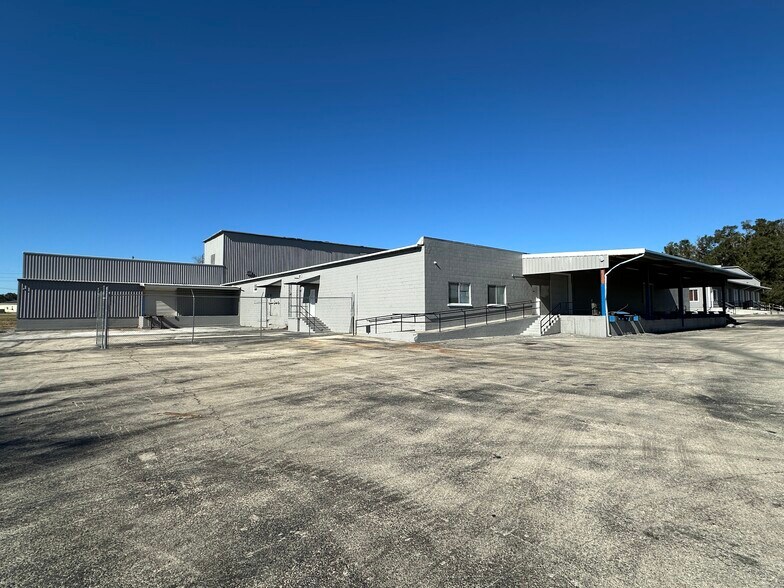 More Photos Of 12 NW 5th Pl, Williston Manufacturing For Sale