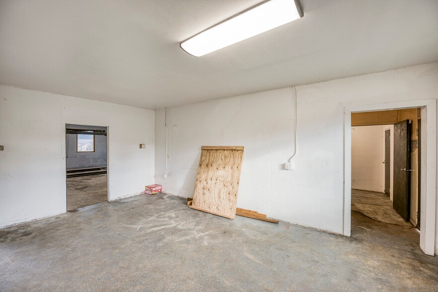 More Photos Of 452 SE Main St, Willamina Auto Repair For Sale