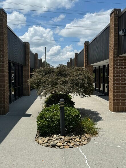 More Photos Of 9051 Executive Park Dr, Knoxville Office For Sale