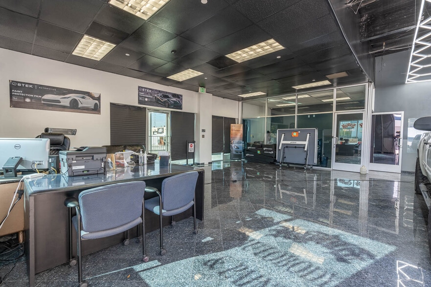 More Photos Of 26536 Ruether Ave, Santa Clarita Warehouse For Lease