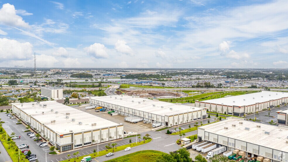 More Photos Of 1030 Crews Commerce Pky, Orlando Unknown For Lease