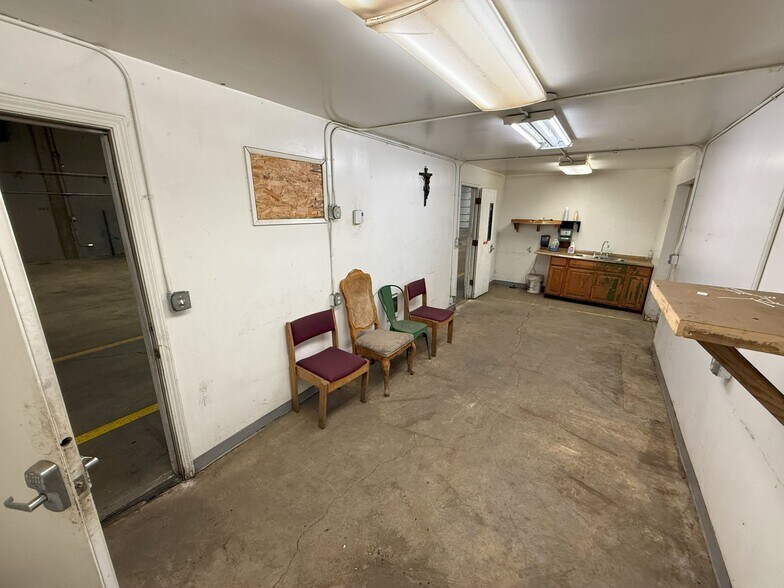 More Photos Of 250 Queen Ave SW, Albany Warehouse For Sale