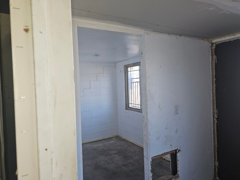 More Photos Of 10336 NE 23rd St, Oklahoma City Warehouse For Lease