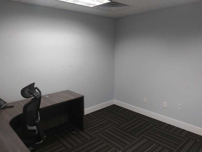 More Photos Of 123-125 N Main St, Crown Point Loft Creative Space For Lease