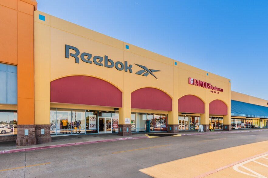 More Photos Of 301 Tanger Dr, Terrell Unknown For Lease