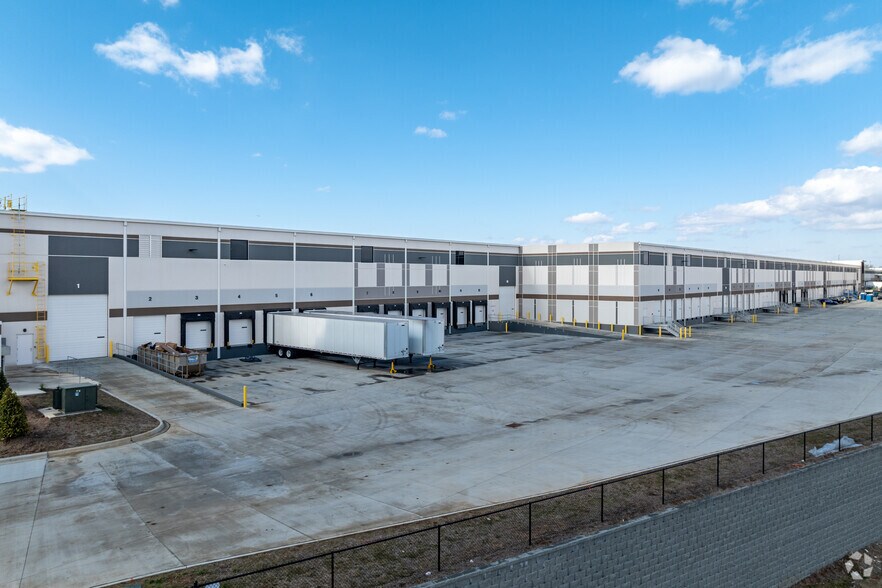 More Photos Of 12032 Carolina Logistics Dr, Pineville Unknown For Lease