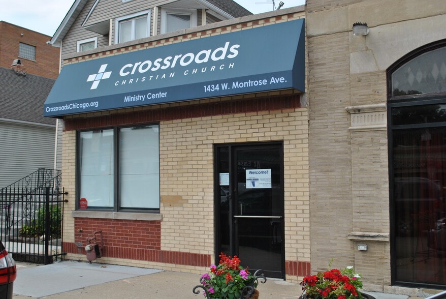 More Photos Of 1434 W Montrose Ave, Chicago Storefront For Lease