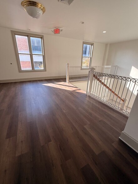 More Photos Of 24 W Chase St, Pensacola Office For Lease