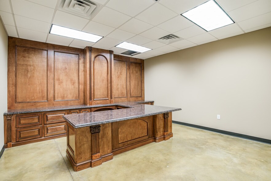 More Photos Of 15106 Chaplin St, Houston Warehouse For Lease