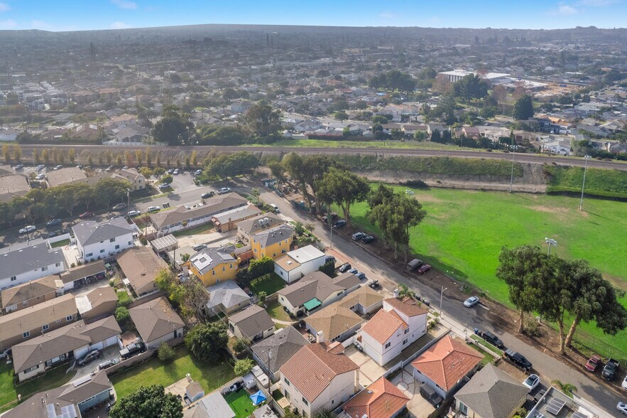 More Photos Of 18508 Kingsdale Ave, Redondo Beach Multifamily For Sale