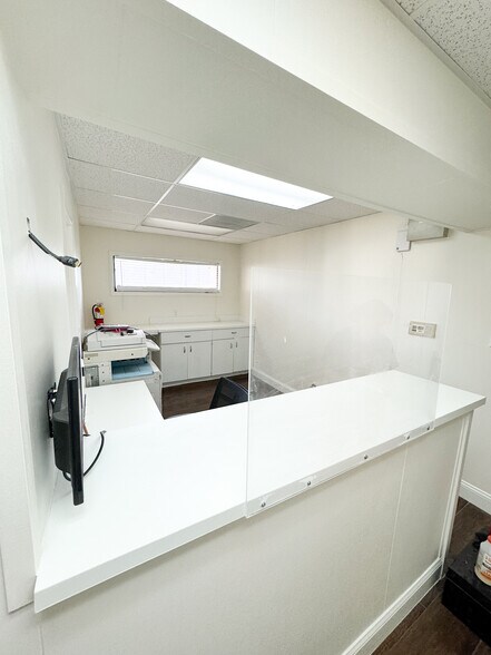 More Photos Of 3630 Almazan Dr, Dallas Medical For Lease