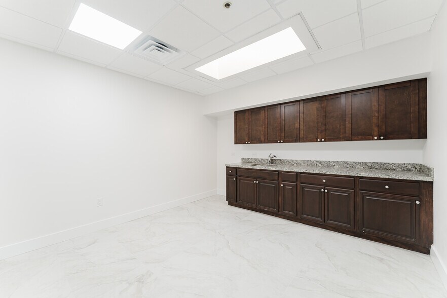 More Photos Of 40 SE 5th St, Boca Raton Office For Lease