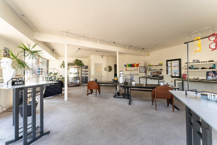 More Photos Of 13831 Ventura Blvd, Sherman Oaks Storefront For Sale