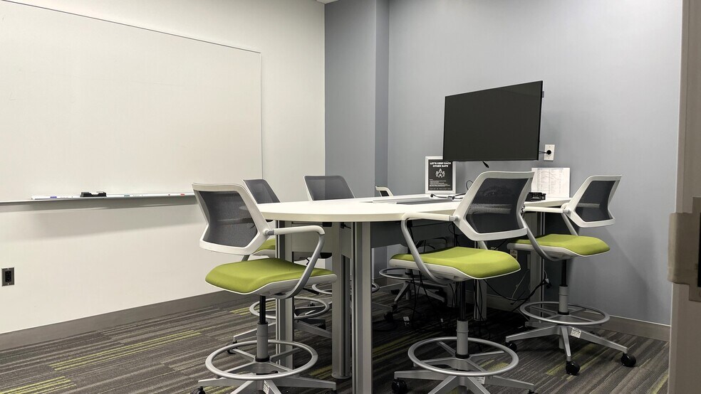 More Photos Of 501 Ronda Ct, North Huntingdon Office For Lease