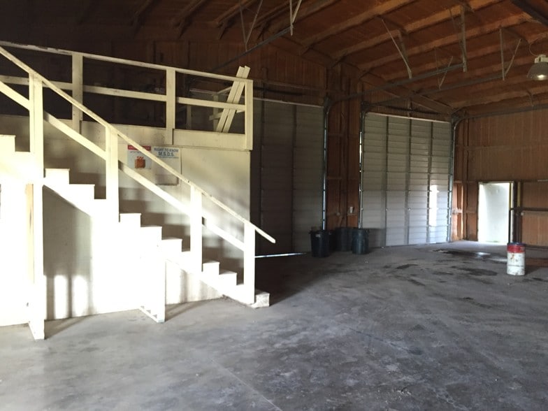 More Photos Of 6750 W 67 Hwy, Cleburne Warehouse For Lease