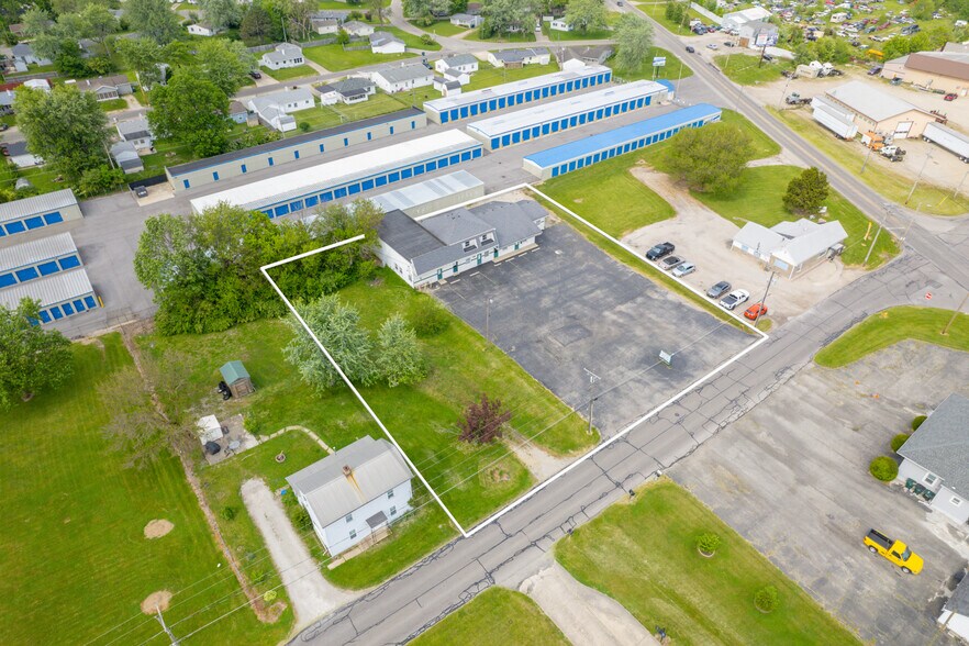 More Photos Of 614 E Streeter Ave, Muncie Office For Sale