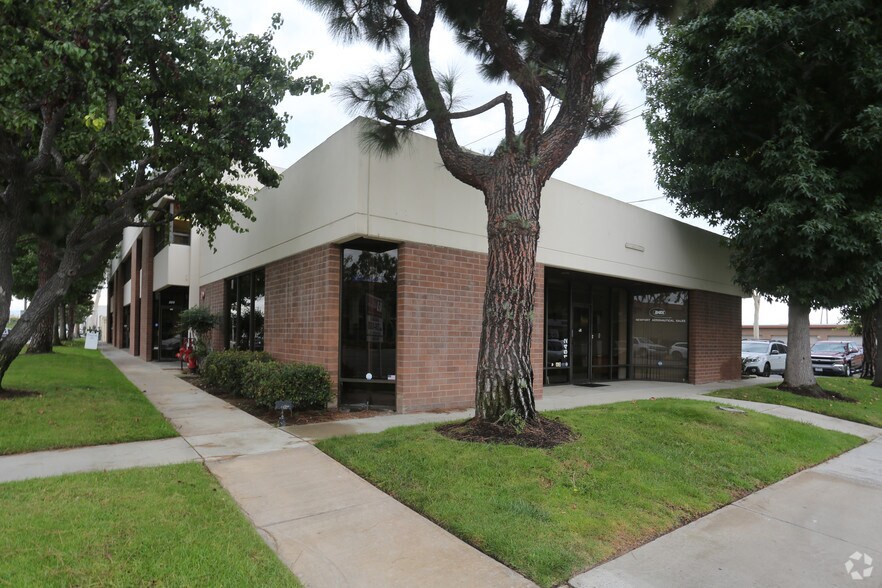 More Photos Of 881-899 Production Pl, Newport Beach Light Manufacturing For Lease