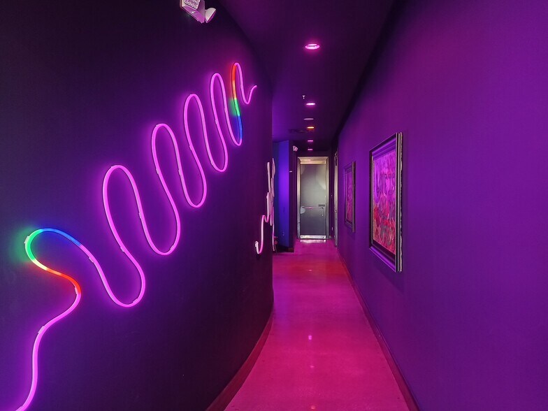 More Photos Of 12225 Westheimer Rd, Houston Freestanding For Lease