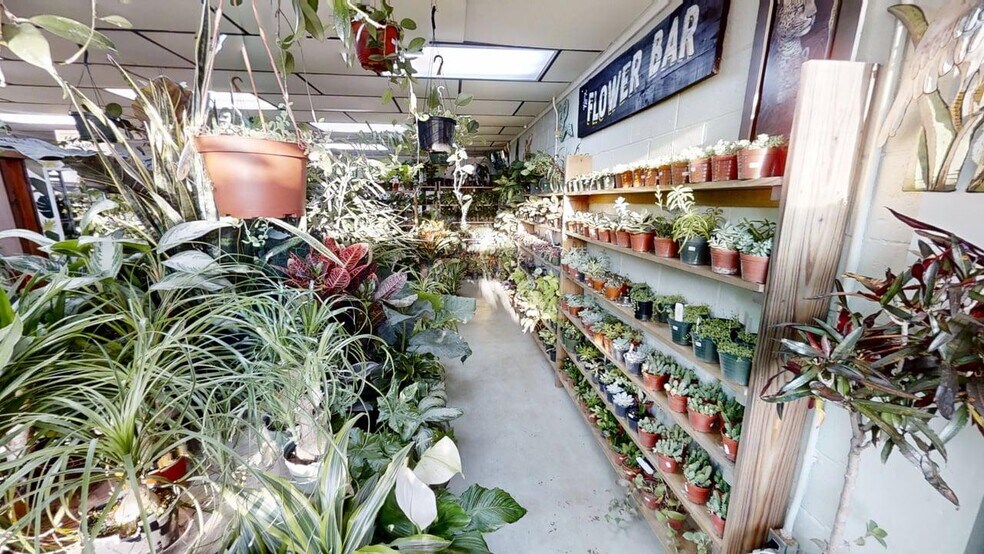 More Photos Of 17897 US-31, Vinemont General Retail For Sale