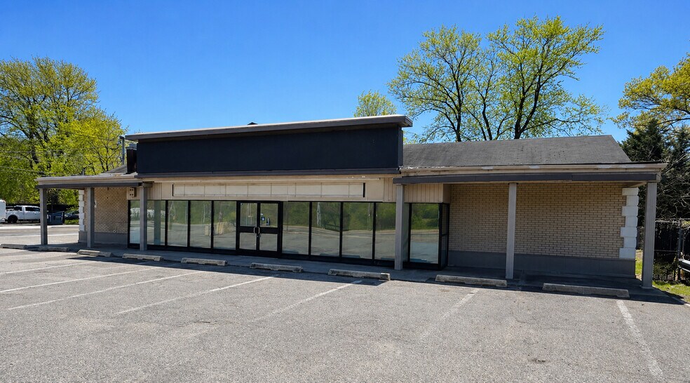 More Photos Of 952 Portion Rd, Ronkonkoma Convenience Store For Lease