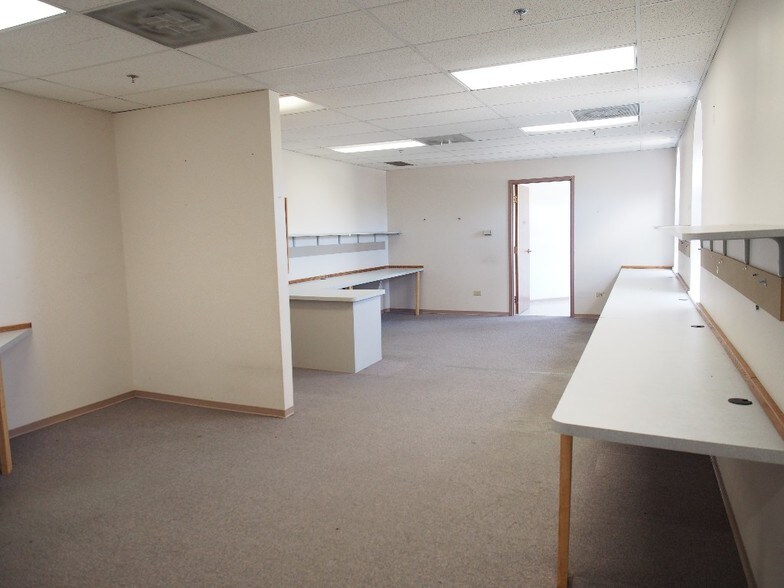 More Photos Of 329-331 S York Rd, Bensenville Daycare Center For Lease