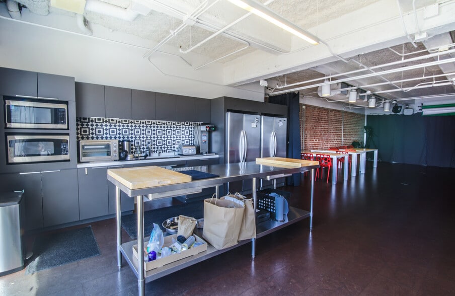 More Photos Of 2154 W Sunset Blvd, Los Angeles Loft Creative Space For Sale